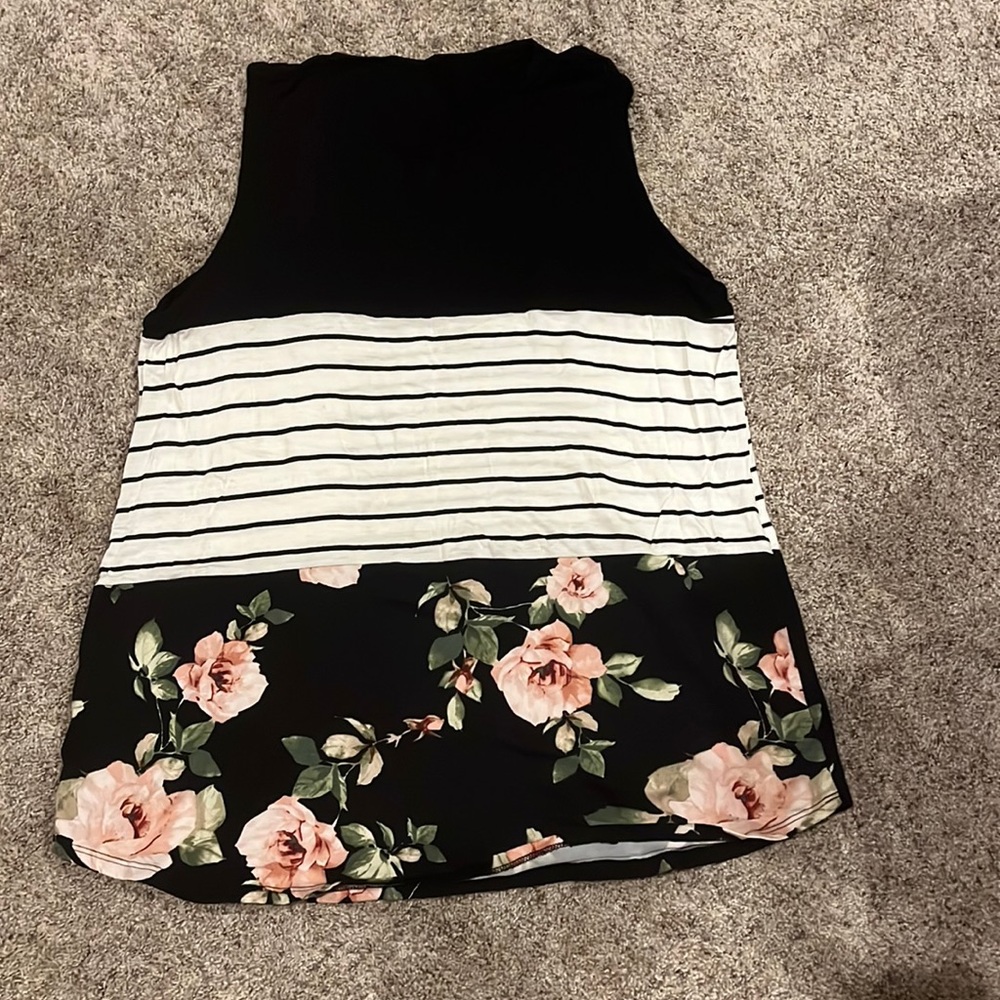 Sleeveless 1X top